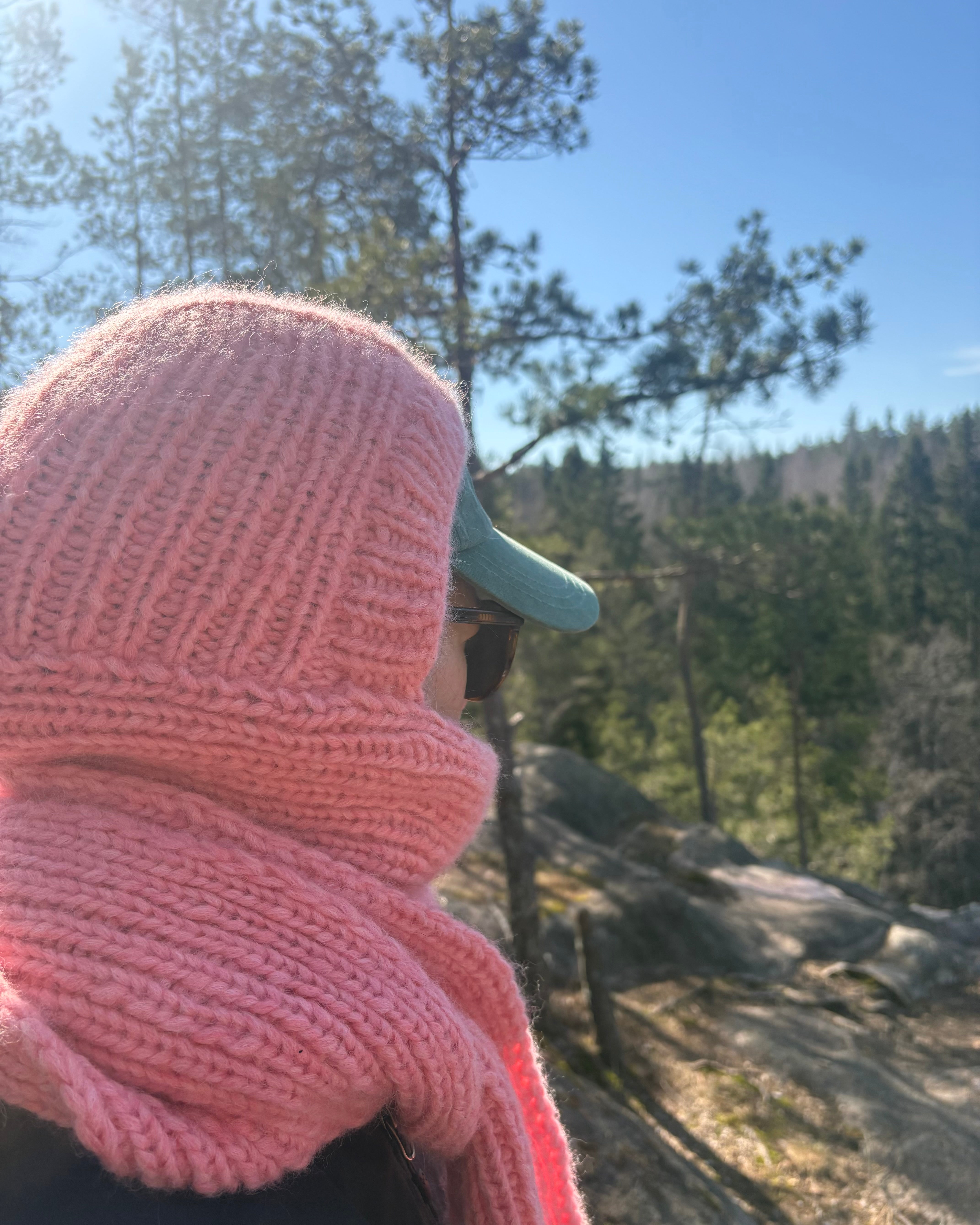 Miten neuloa huppuhuivi?